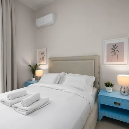 Ant-one Designer Neo-classical In Prime Downtown Location - Sleeps 8 *