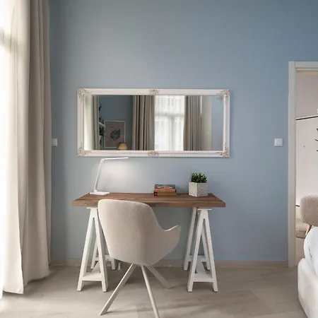 Ant-one Designer Neo-classical In Prime Downtown Location - Sleeps 8 Apartment *