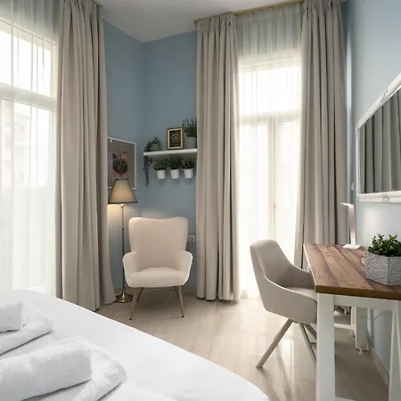 Apartment Ant-one Designer Neo-classical In Prime Downtown Location - Sleeps 8 *