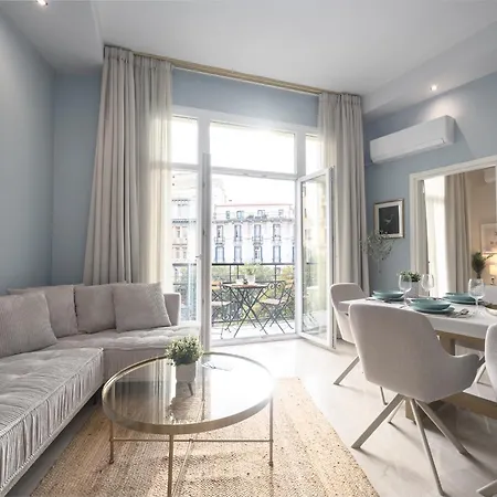Ant-one Designer Neo-classical In Prime Downtown Location - Sleeps 8 * Thessaloniki