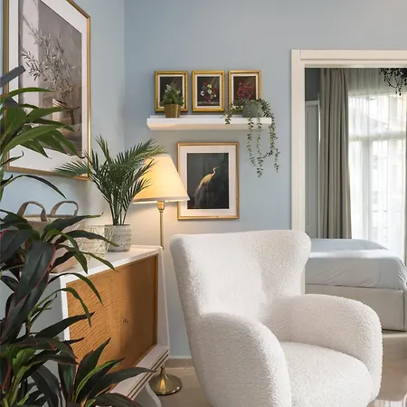 Ant-one Designer Neo-classical In Prime Downtown Location - Sleeps 8