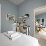 Ant-one Designer Neo-classical In Prime Downtown Location - Sleeps 8 Lägenhet *