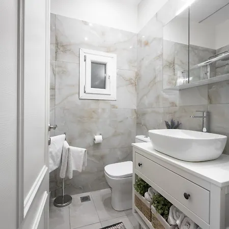 Ant-one Designer Neo-classical In Prime Downtown Location - Sleeps 8 테살로니키