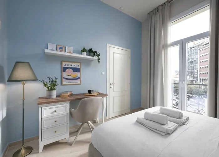 Ant-one Designer Neo-classical In Prime Downtown Location - Sleeps 8