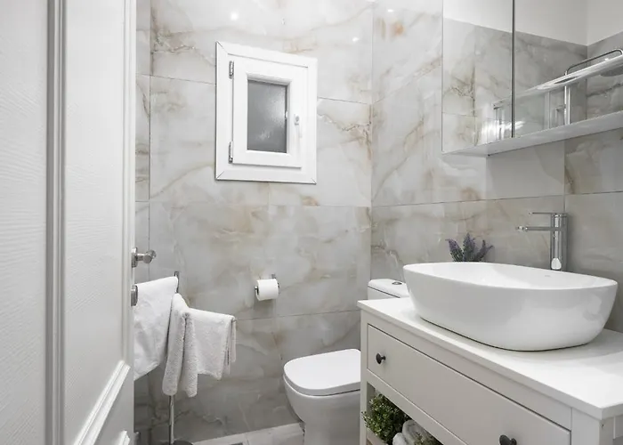 Ant-one Designer Neo-classical In Prime Downtown Location - Sleeps 8 Selanik