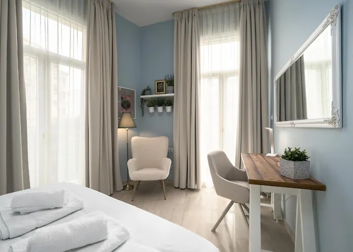 Apartamento Ant-one Designer Neo-classical In Prime Downtown Location - Sleeps 8 *