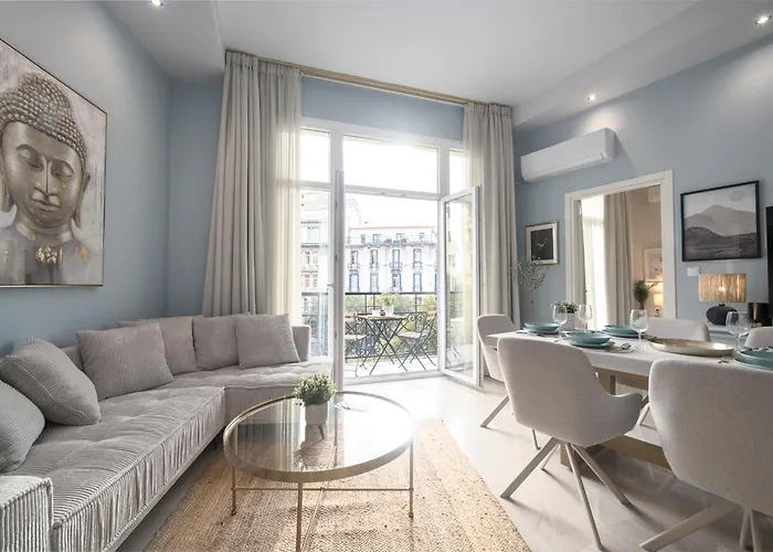 Ant-one Designer Neo-classical In Prime Downtown Location - Sleeps 8 * テッサロニキ