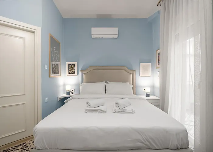 Ant-one Designer Neo-classical In Prime Downtown Location - Sleeps 8 アパート テッサロニキ