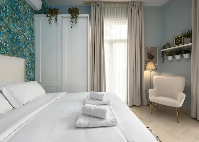 Ant-one Designer Neo-classical In Prime Downtown Location - Sleeps 8 *