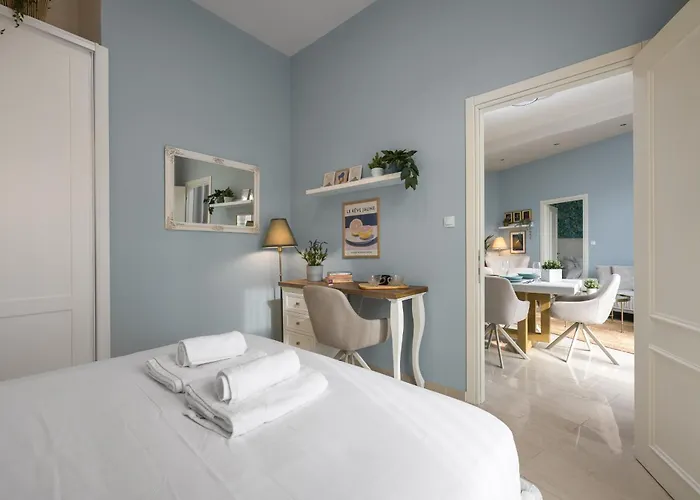 Ant-one Designer Neo-classical In Prime Downtown Location - Sleeps 8 アパート *