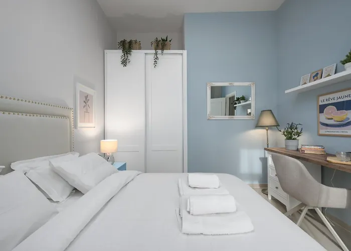 Ant-one Designer Neo-classical In Prime Downtown Location - Sleeps 8 * Tesalónica