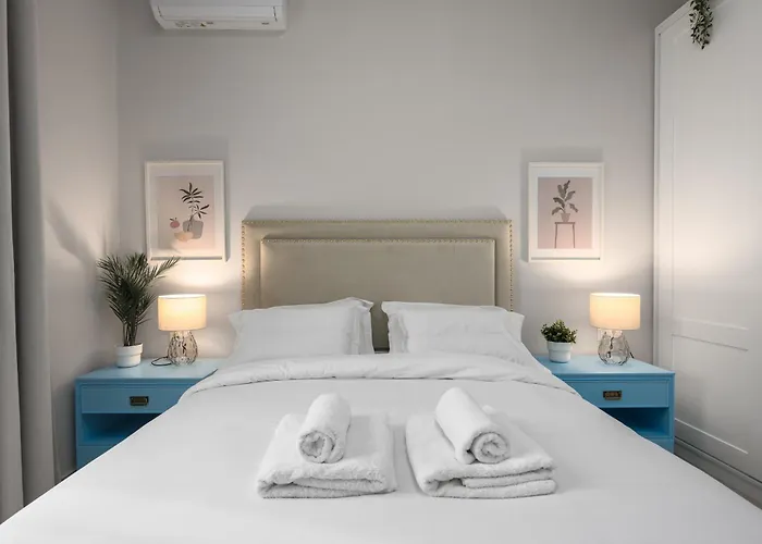 Ant-one Designer Neo-classical In Prime Downtown Location - Sleeps 8 * Tesalónica