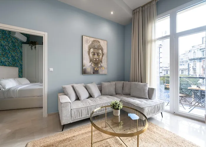 Ant-one Designer Neo-classical In Prime Downtown Location - Sleeps 8