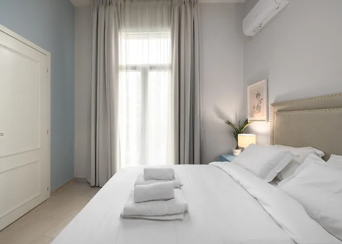 Ant-one Designer Neo-classical In Prime Downtown Location - Sleeps 8 *