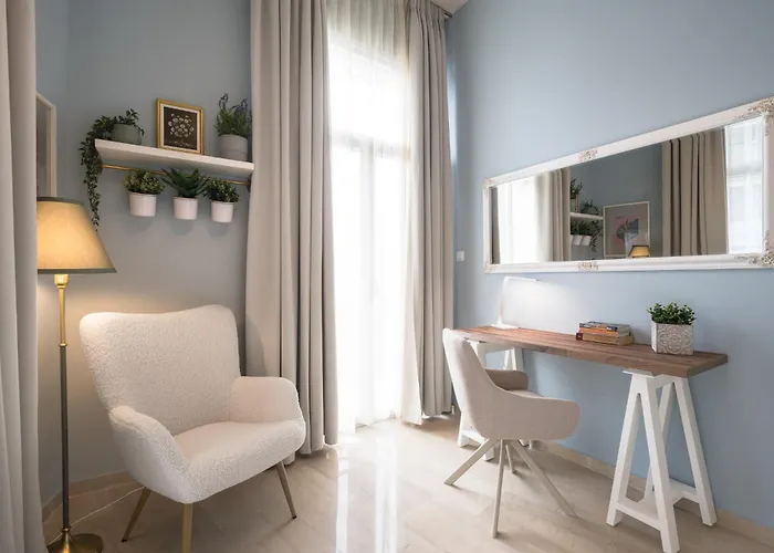 Ant-one Designer Neo-classical In Prime Downtown Location - Sleeps 8