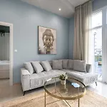 Ant-one Designer Neo-classical In Prime Downtown Location - Sleeps 8