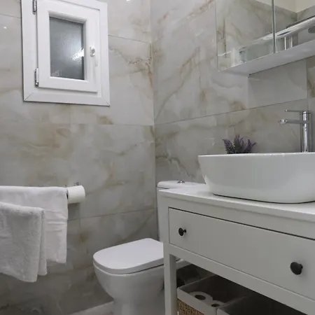 Ant-one Designer Neo-classical In Prime Downtown Location - Sleeps 8