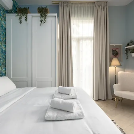 Ant-one Designer Neo-classical In Prime Downtown Location - Sleeps 8 *