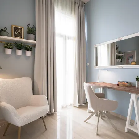 Ant-one Designer Neo-classical In Prime Downtown Location - Sleeps 8