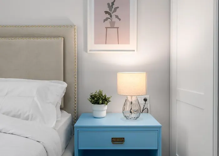 Apartament Ant-one Designer Neo-classical In Prime Downtown Location - Sleeps 8