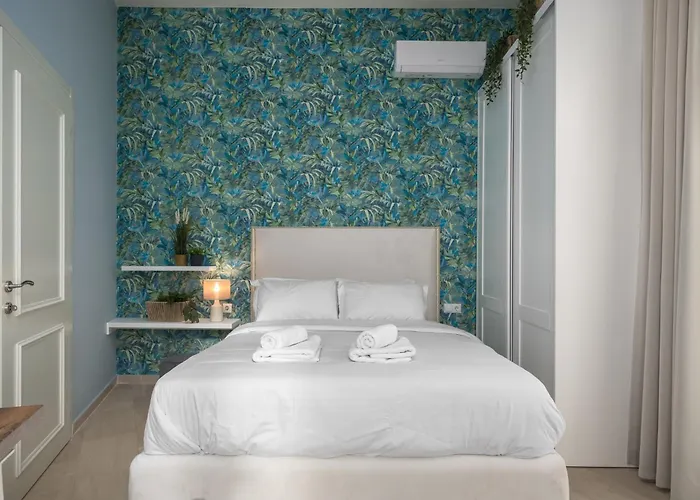 Ant-one Designer Neo-classical In Prime Downtown Location - Sleeps 8 *